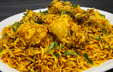 Lyari Cafe signature dishes Chicken Biryani
Nihari Beef with Naan
Butter Chicken